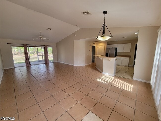 Photo - 1137 Deauville St E