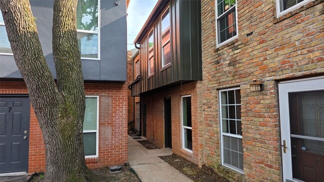 Building Photo - 1205 Autrey St Unit 5
