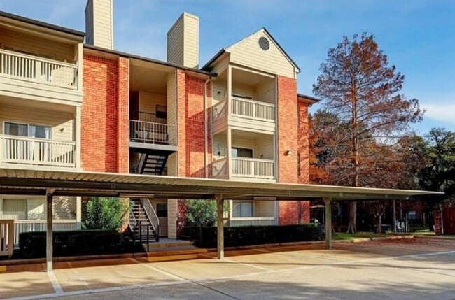 Building Photo - 4041 Drake St Unit 120