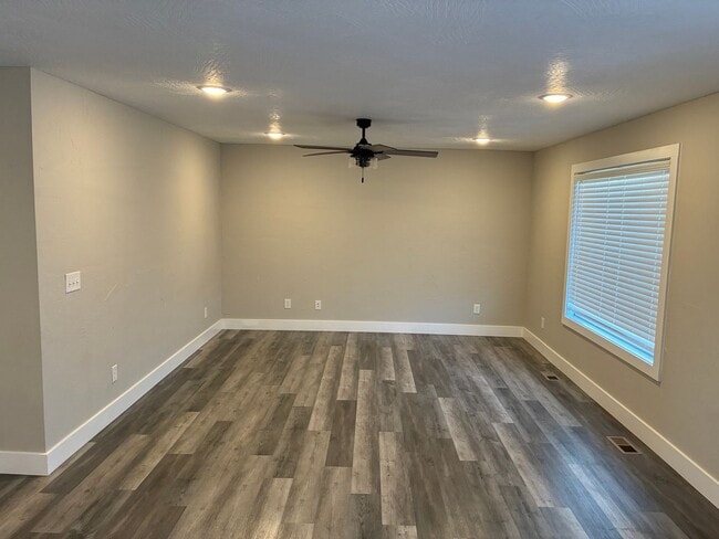 Photo - Beautiful 3 bedroom, 2 bath, 2 car garage duplex in Ozark! Spacious, granite with open / split be...