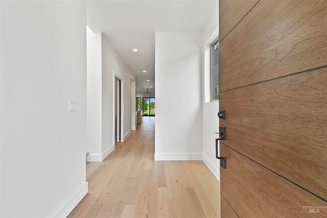 Photo - AstoriaTownHome Unit 6440ASTO