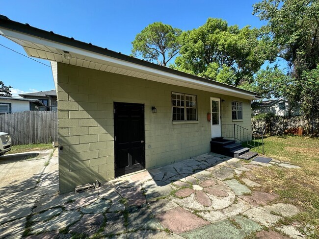 Building Photo - Well Maintained 1 Bedroom 1 Bath House For...