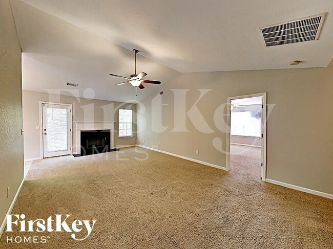 Photo - 355 Lakeside Point