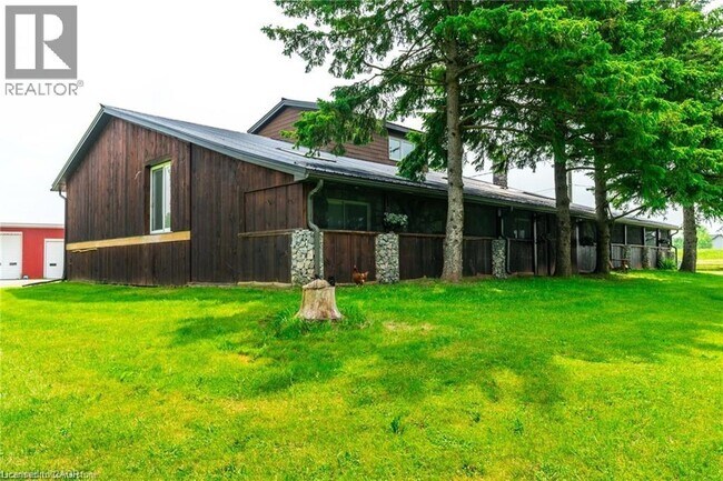 Photo - 928 Brock Rd