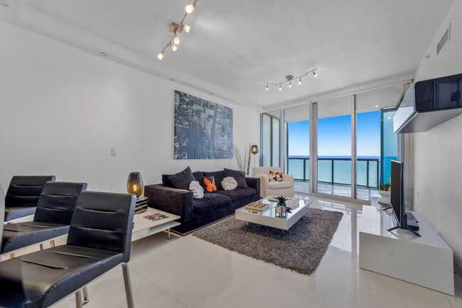 Building Photo - 17121 Collins Ave Unit 1406 Rental