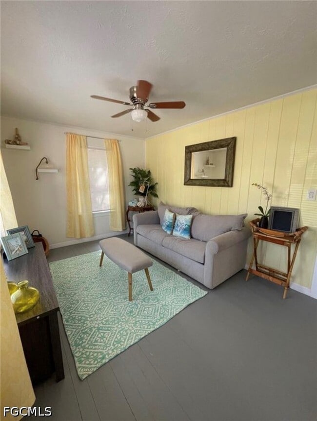 Photo - 26900 N Riverside Dr