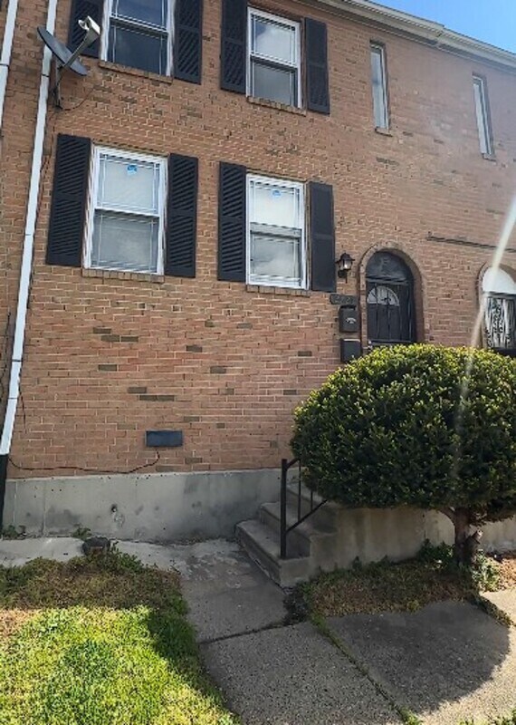 Photo - 2721 S 76th St