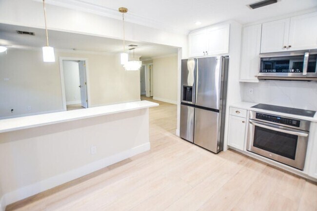 Photo - 226 Moccasin Trail W