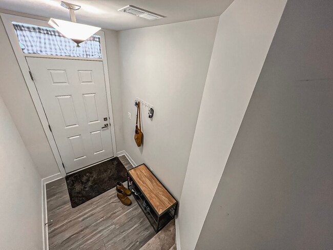 Photo - Luxurious 4 Bedroom 3.5 Bathroom End Unit ...