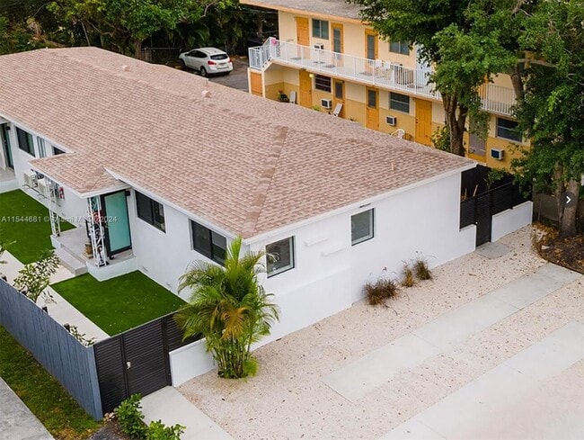 Photo - 740 SW 9th St Unidad 1