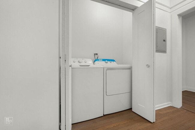 Photo - “Spacious 4-Bedroom Duplex in Rogers Park With In-Unit Laundry & Pet-Friendly Living!” Unit 7647-1