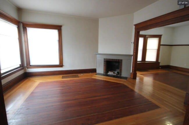 Photo - 753 Academy St