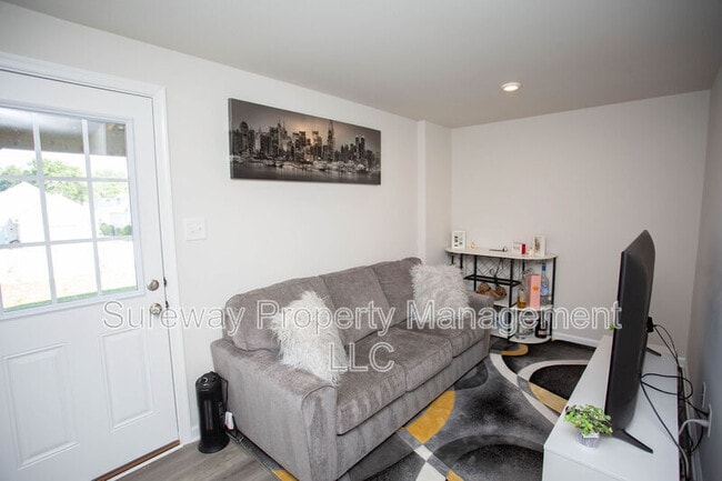 Photo - 9 F. Floyd Ave