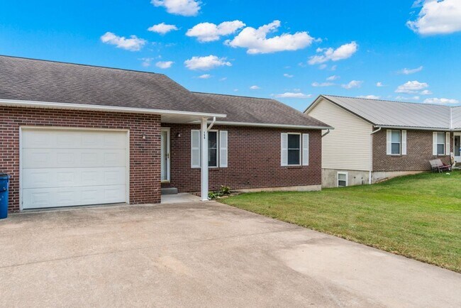 Building Photo - Comanche 178/180 Unit 180