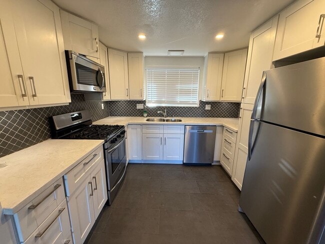 Building Photo - STU526 Unit 2