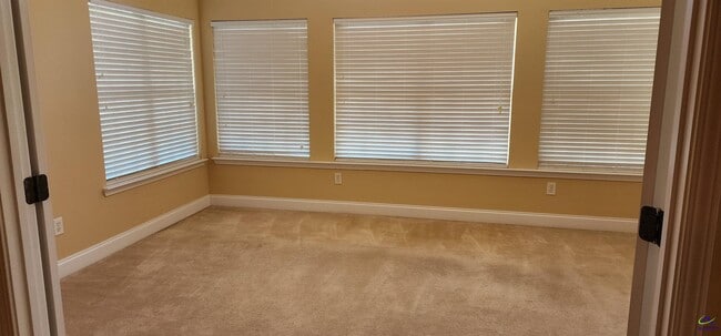 Photo - 402 Nandina Ct