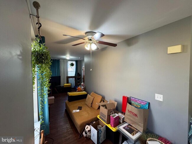 Photo - 422 W Huntingdon St Unit 1