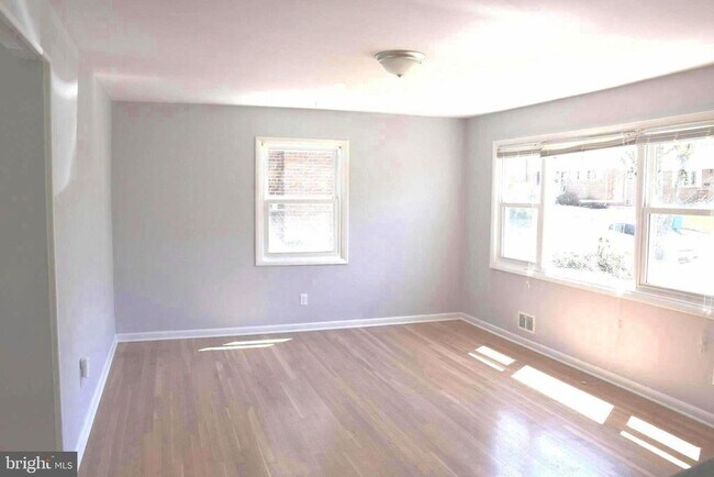 Photo - 6910 Emerson St