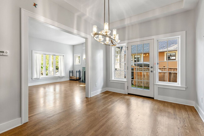 2715 NE 35th Ave