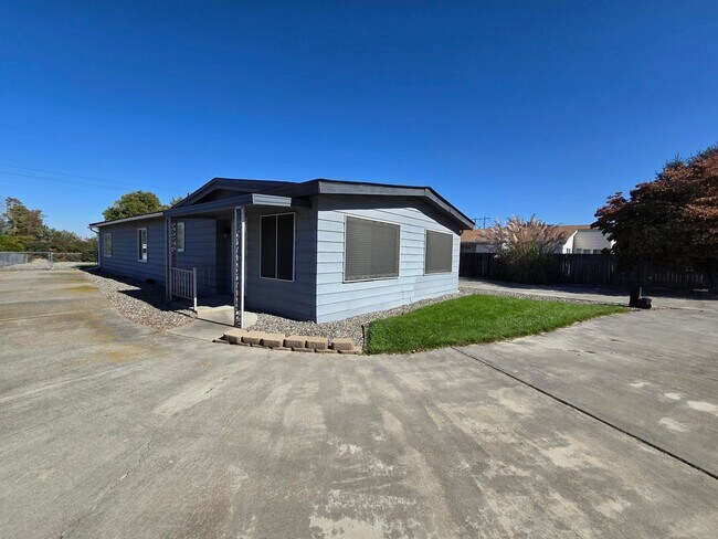 Photo - 2 Bed/2 Bath ON .30 ACRES - BRING THE TOYS!