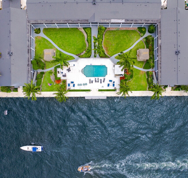 Royal Colonial- Waterfront Residences