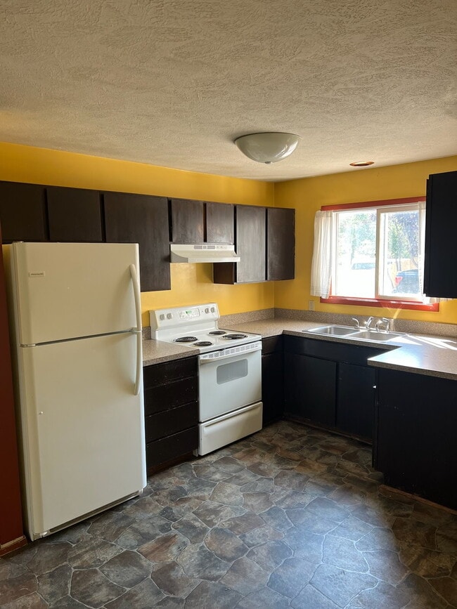 Photo - 927 S Black Ave