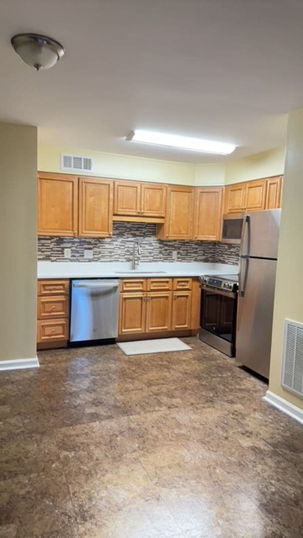 Photo - Colonial Circle