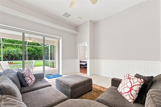 Photo - 4025 Chablis St SW