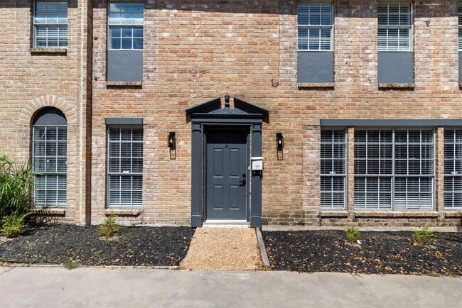 Building Photo - 2226 Nantucket Dr Unit A