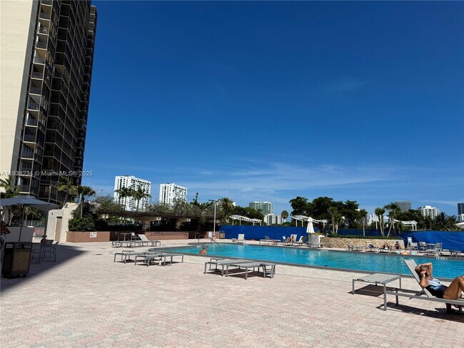 Building Photo - 20335 W Country Club Dr Unit 502 Rental