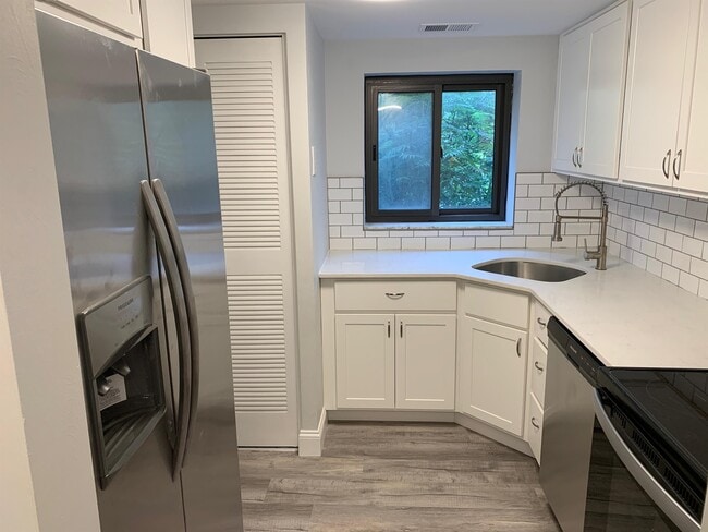 Building Photo - 3457 Evergreen Rd Unit APT 203