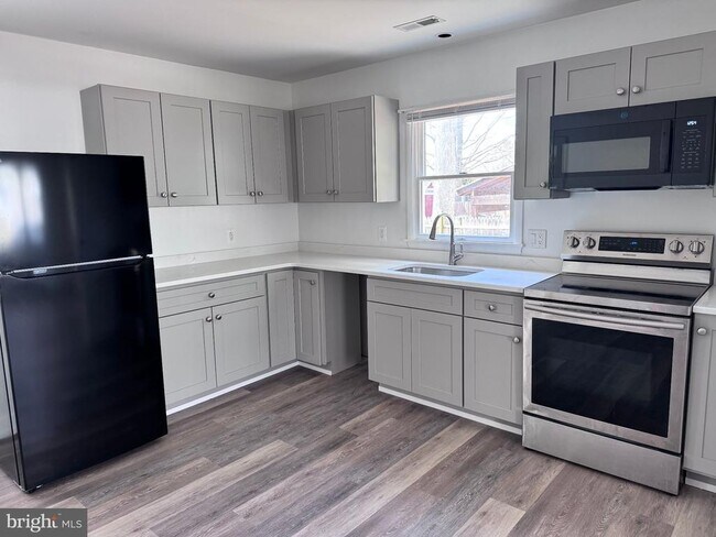 Photo - 2006 Stevens Dr