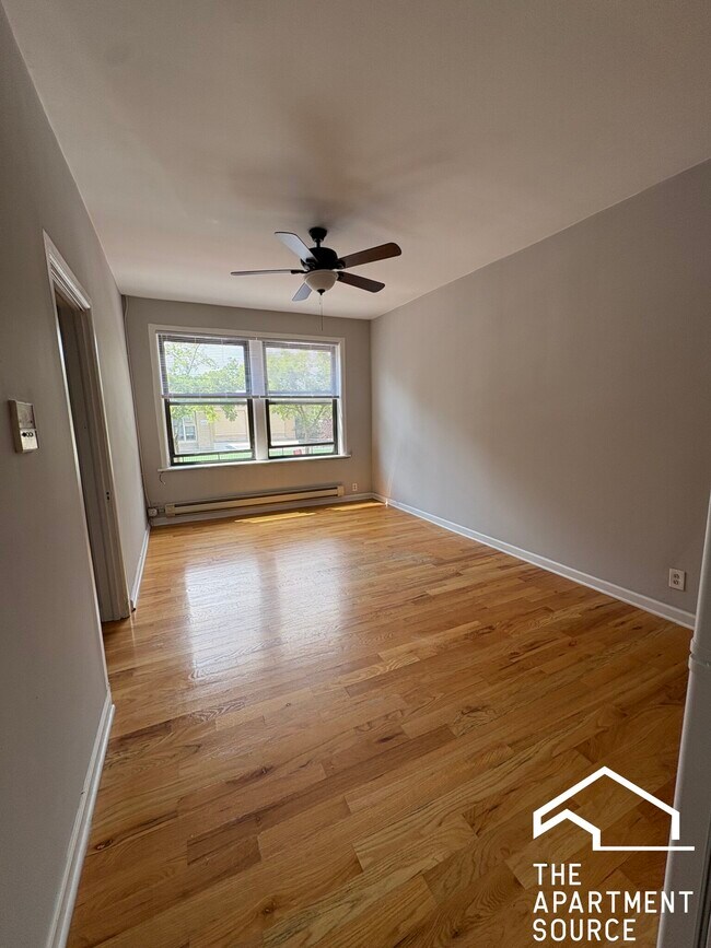 Photo - 1050 W George St Unidad 105