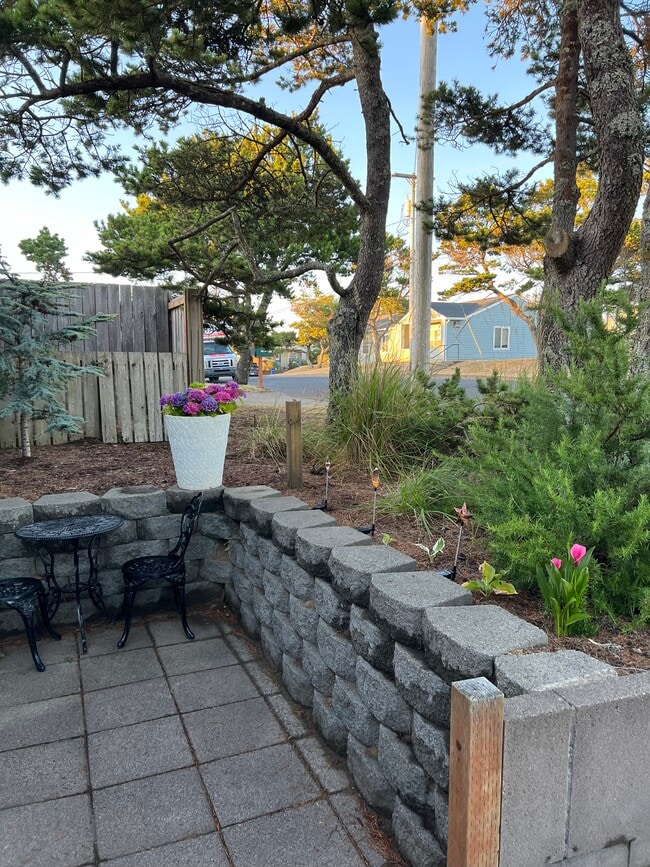 Photo - 1007 NW Lake St