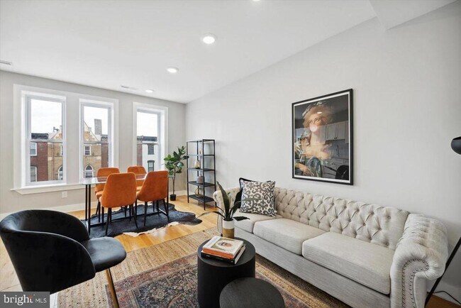 2827 W Girard Ave Unit 2
