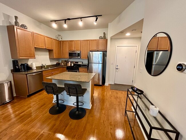 Photo - 901 W Madison St Unidad 505