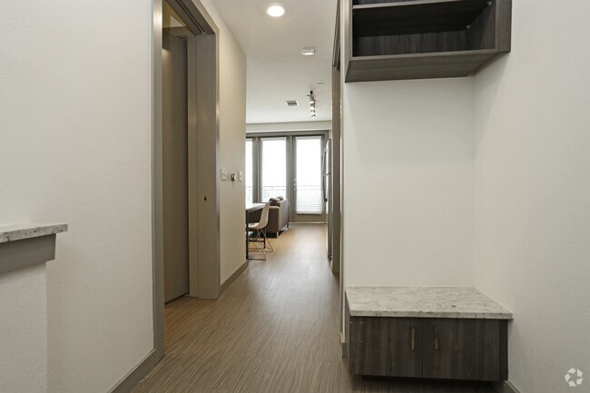 ESTUDIO - 443SF - ENTRADA