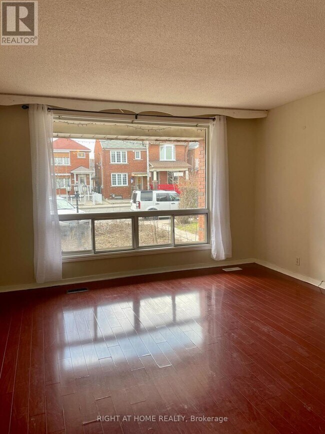 Photo - 693 Ossington Ave