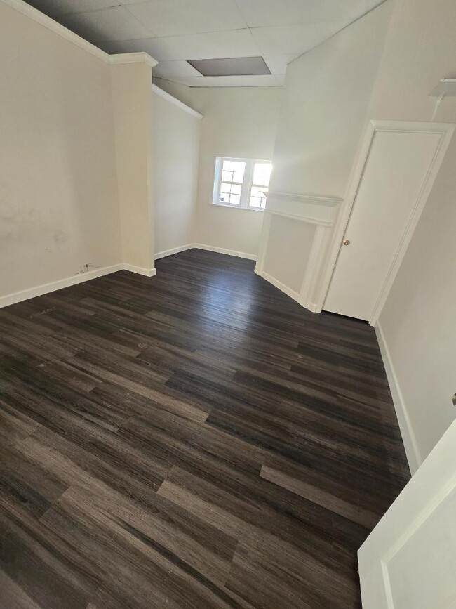 Building Photo - 5301 Alfred Ave