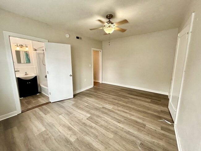 Building Photo - 202 Elm Ave