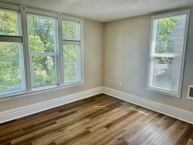 Photo - 2025 W Mallon Ave Unidad B