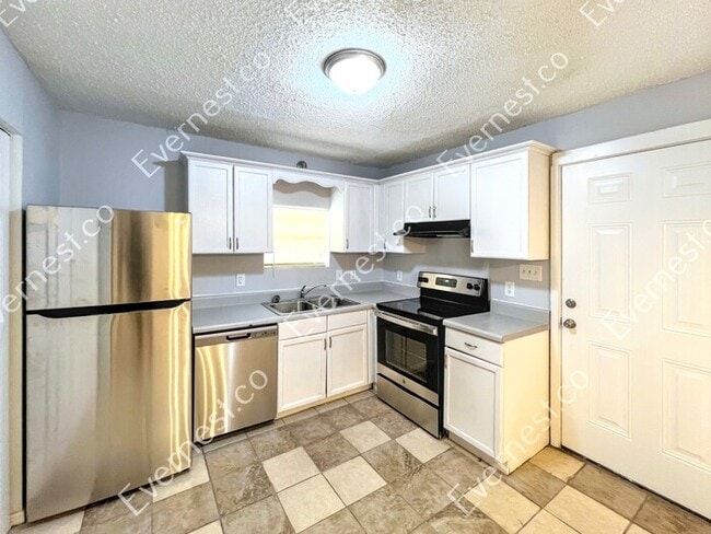 Photo - 8134 Douglas Ave