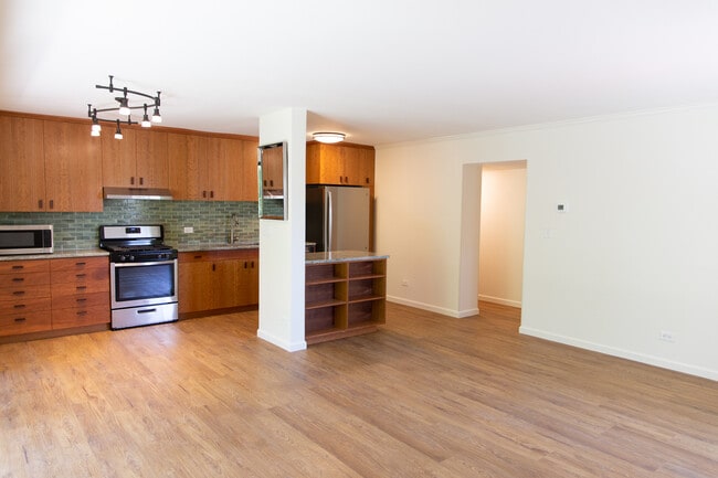 Entry from hall into main living space - 511 1st St N Unit 314