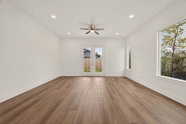 Photo - 1502 Hussion St