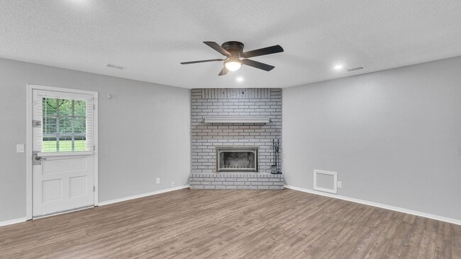 Photo - Beautifully Redone 3 Bedroom House! Available for Immediate Move in!
