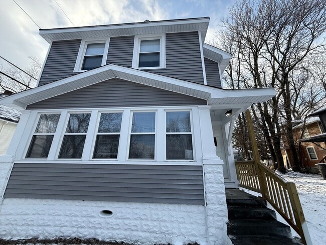 Building Photo - 2136 Fox Ave Unit 2136 Rental