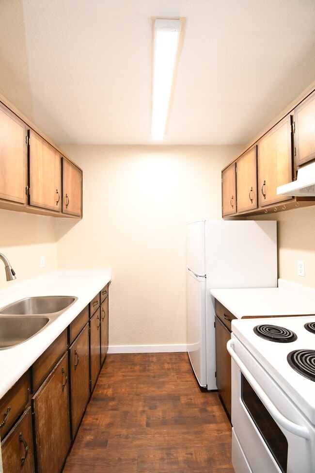Building Photo - 4280 Quentin Ave Unit 304
