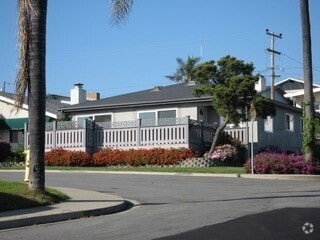 Building Photo - Beautiful Three Bedroom One and half Bath ... Rental