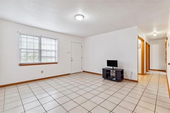 504 Farnell Ln