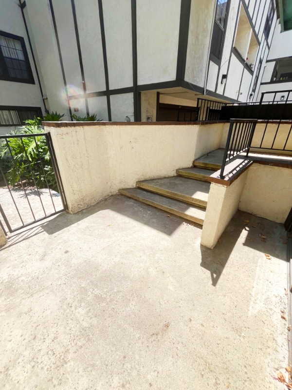 Photo - 109 E Rosewood Ct